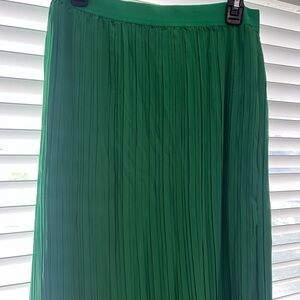 Elegant Green Pleated Skirt